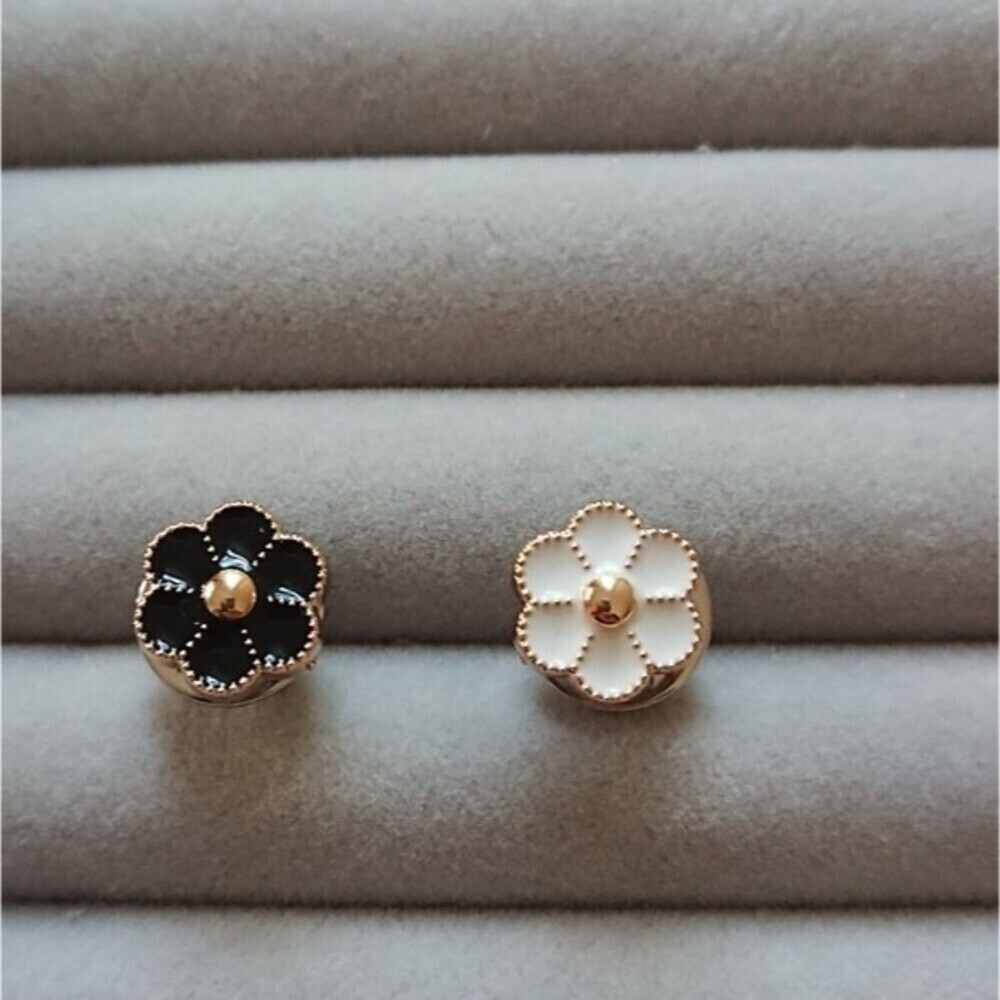 Black and white six petal flowers brooch/pins